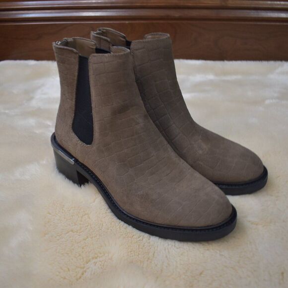 Vince Camuto Kelivena Suede Chelsea Boots Women’s Sz 8.5 Taupe Brown Croc Print - Picture 10 of 14